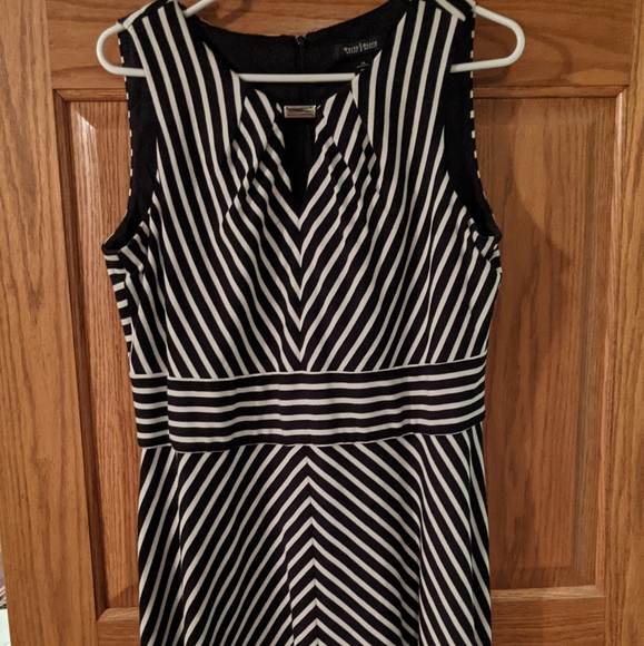 White House Black Market Dresses & Skirts - Cute dress- white house black market